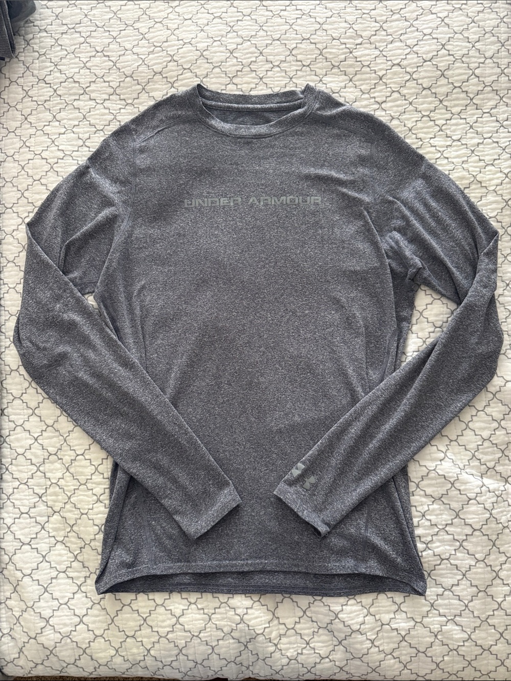 Under Armour Men's Long Sleeve Performance Tee - Charcoal Gray. Small/medium
